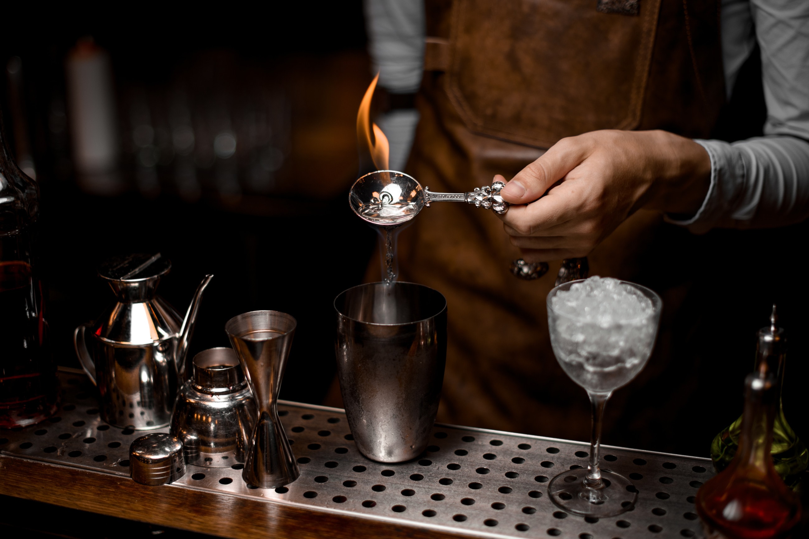 top-6-bartender-skills-for-a-bartendar-by-the-bartending-experts-in-uk